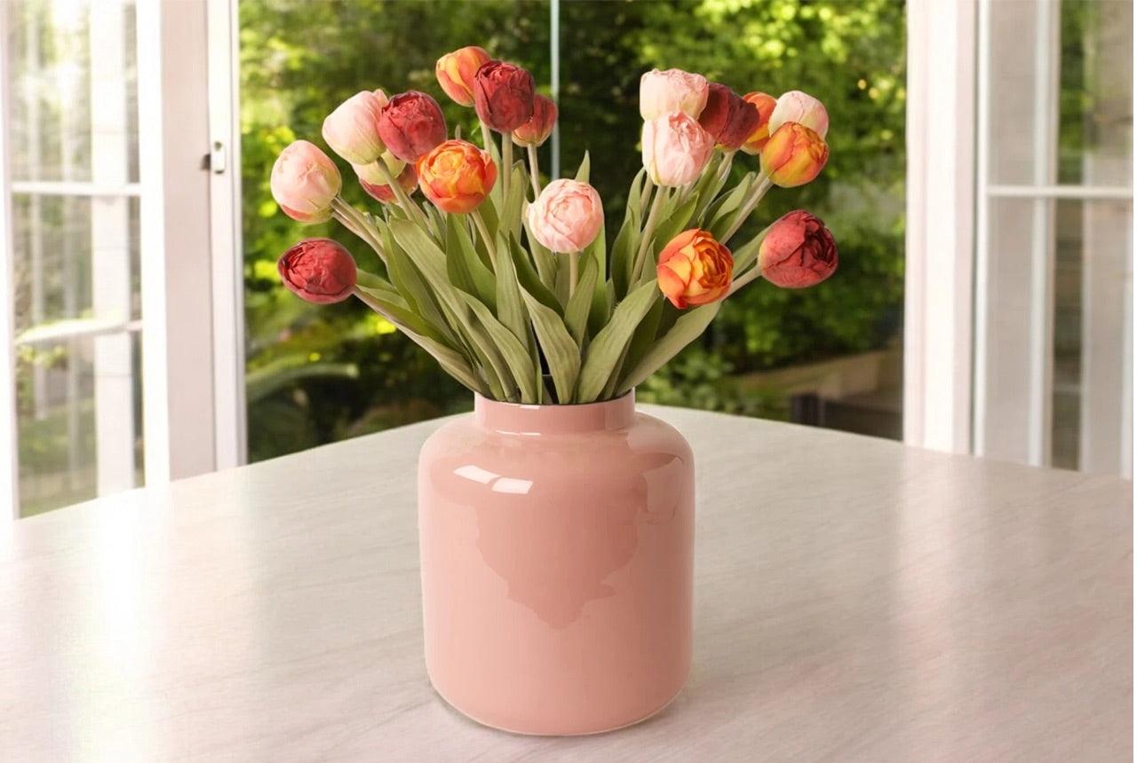 Kunsttulpen in een boeket in diverse voorjaarskleuren
