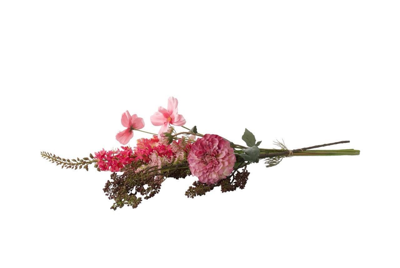 Gebonden boeket kunstbloemen in de kleuren roze, pink en rood liggend gefotografeerd met Tak Bes Bordeaux Dahlia Pink Cosmea Roze Fluitekruid Roze Eremures Pink Tulp Pink