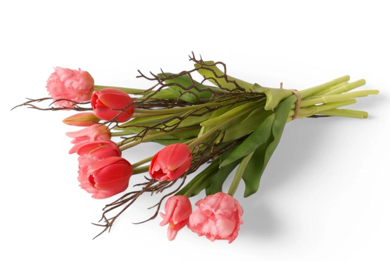 boeket van tulpen en parkiettulpen in rood en fuchsia met hoogte van 40cm liggend gefotografeerd - WinQ