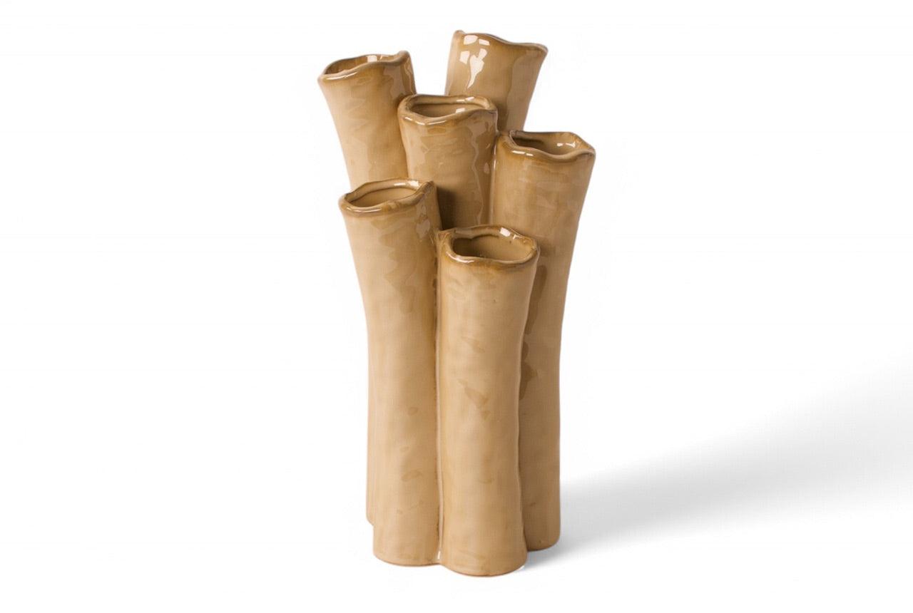 Een keramieken tulpenvaas in de kleur beige met 6 afzonderlijke pijpen - WinQ