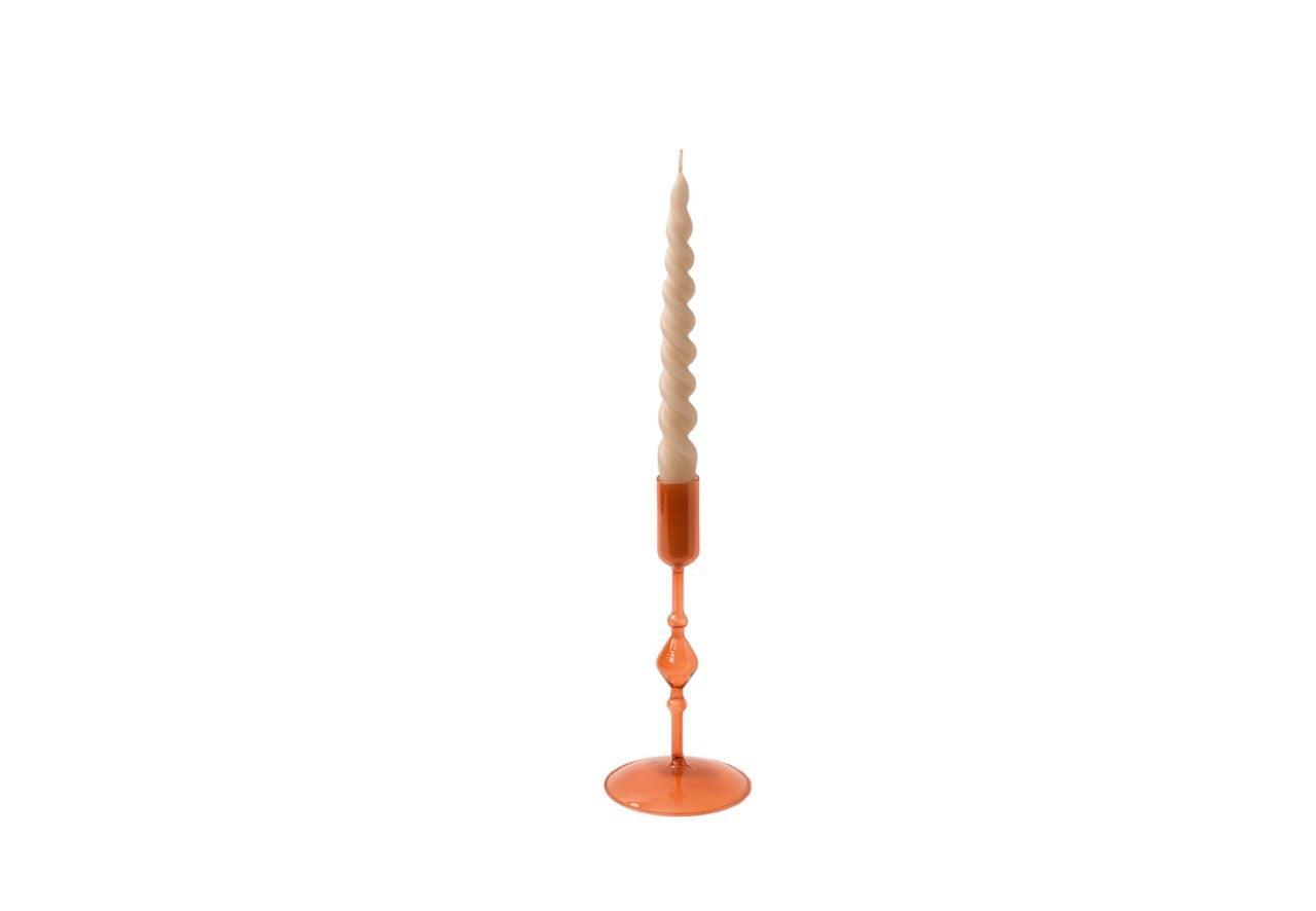 productfoto van glaskandelaar in de kleur terra met stone kleurige kaars