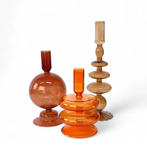 Set van 3 glaskandelaren van fijn glas in verschillende hoogtes en modellen in de kleuren maroon taupe en oranje - WinQ
