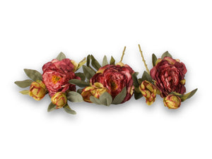 Losse foto van een liggende tak van een kunst pioenroos in de kleur Bordeaux met 3 bloemen en groen blad - WinQ