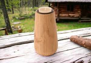 Waxinehouder Naturel Acacia Hout 7x13cm  op een houten tuintafel