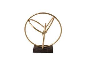 productfoto van Ornament va goud / brons, opgebouwd uit diverse rondingen en bogen gemaakt van ronde buis, geheel staat op een zwart marmeren voet maat van het geheel is 27x20x30cm