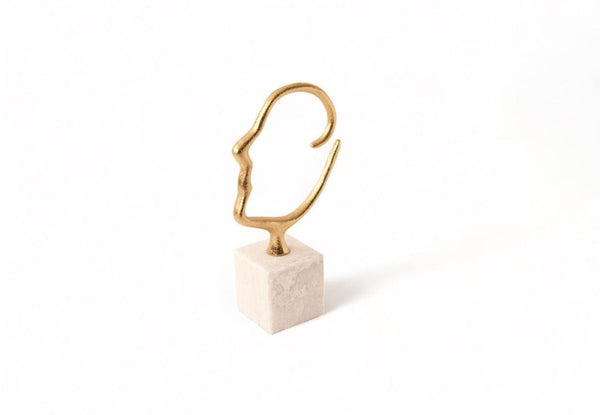 Silhouet van een hoofd gemaakt van metalen staaf (2,75cm) in de kleur goud h: 29cm en breedte 20cm