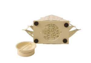 onderzijde van theelichthouder in de vorm an een dennenboom  13x17cm off white met goud 