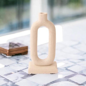 Kaarsenhouder Sandstone 12,5x26x2,1 Naturel op een sfeervolle tafel voor het raam