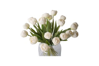 detail van kunst tulpen in wit met de goeroe bladeren