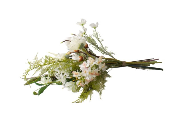 Gebonden PlukBoeket Zijden Bloemen in Wit liggend gefotografeerd