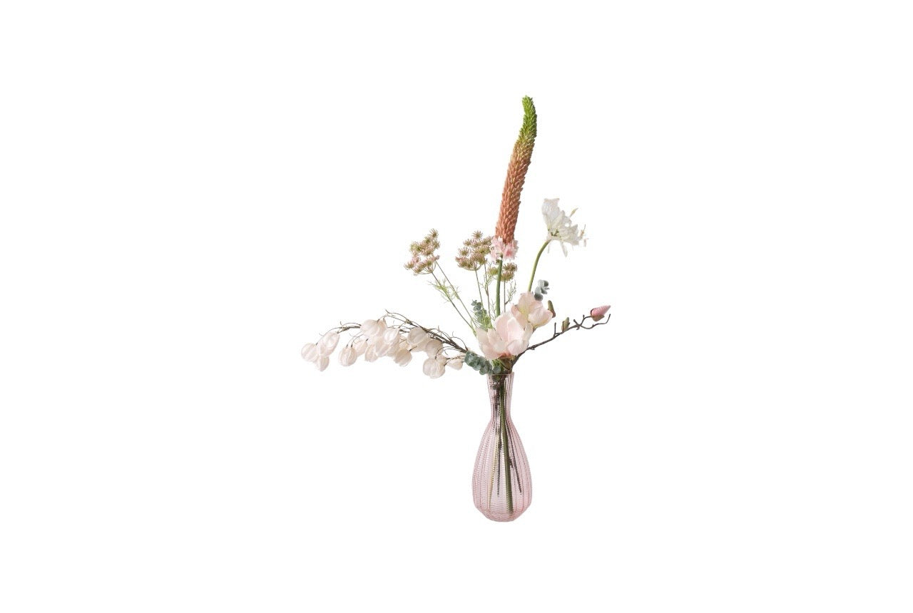 Plukboeket van zijden bloemen zacht Roze.Physalis wit Magnolia zacht roze Eremures zacht roze Nerine wit Fluitekruid Roze Eucalyptus frosted