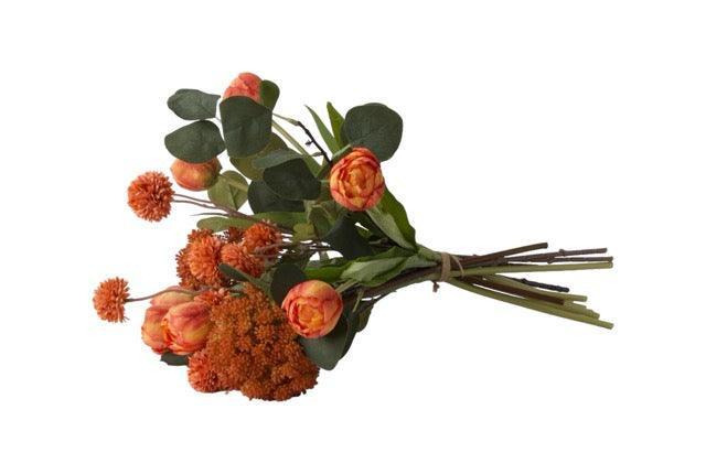 Gebonden kunstbloemen Boeket In Oranje metTulp warm Oranje Eucalyptus Zinnia Oranje Scherm oranje liggend gebonden gefotografeerd