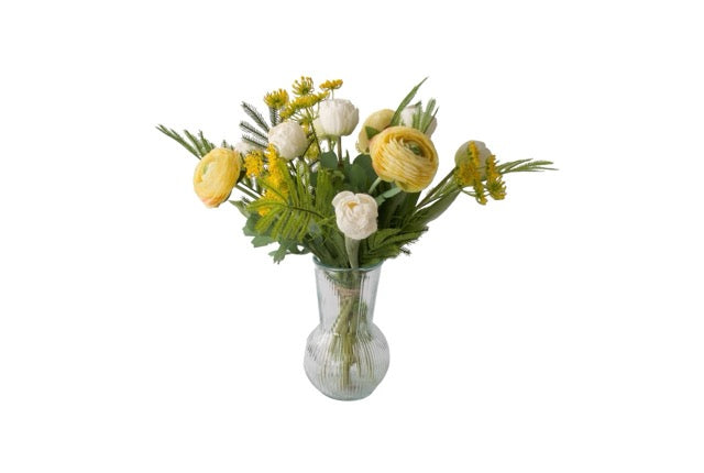 productfoto van een Fris Voorjaars Kunstbloemen Boeket in Geel met Wit met Tulpen wit, Fluitekruid geel, Ranonkel Geel, Tak Mimosa op een glas vaas van helder glas 