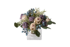 Kortgebonden Kunstboeket Rozen in lila en zacht lila op een glasvaas hoogte van het kunstbloemen boeket is 23cm op een glasvaas