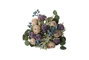 Kortgebonden Kunstboeket Rozen in lila en zacht lila op een glasvaas hoogte van het kunstbloemen boeket is 23cm liggend van voren