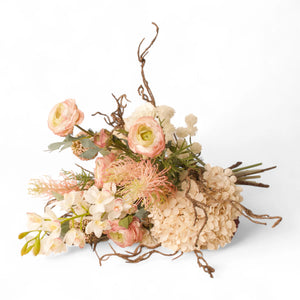 Gebonden boeket zijden bloemen met diverse bloemen waaronder Pioen Cymbidium in de kleuren roze en crème -WinQ