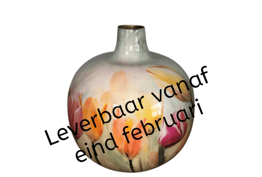 Een bolle vaas met een print van tulpen in diverse kleuren met een diameter van 26cm en een hoogte van 30cm met aan de bovenzijde een smalle opening - WinQ