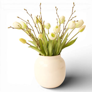 Sfeervol gebonden boeket met 15 witte tulpen en gebonden met Tillia - WinQ