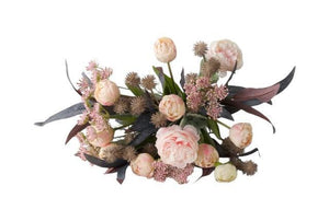 Kort Gebonden Boeket Kunstbloemen Zacht Roze bos Tulp zacht roze Fluitekruid Roze kastanje Stone Ranoinkel Roze Tack Eucalyptus Grijs/ Rood liggend gefotografeerd