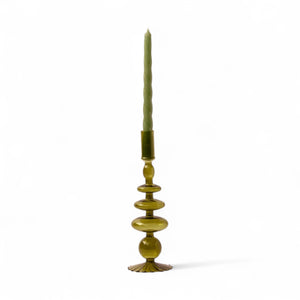 Kandelaar glas 9x28cm groen met een groene  dinerkaars - WinQ