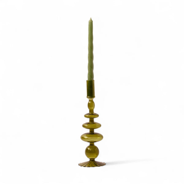 Kandelaar glas 9x28cm groen met een groene  dinerkaars - WinQ