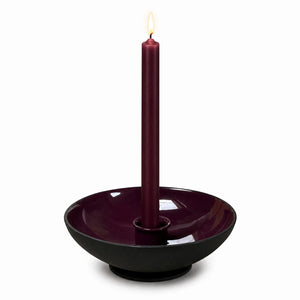 foto van de kandelaar metaal Ariska 11x11cm kleur Purple met bijpassende dinerkaars - WInQ