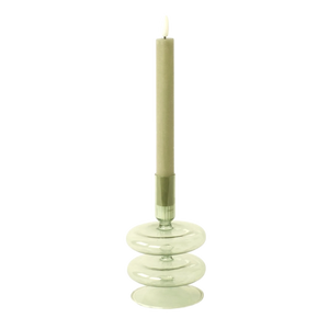 Glaskandelaar in grijs groen met een hoogte van 15,5cm met led kaars in groen- WinQ