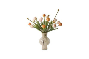 Kunstboeket van Tulpen in de kleur Oranje en Roze met uitloop van varens in een witte glasvaas