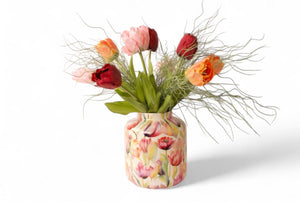 Boeket met kunstulpen van 60cm gebonden met grassen op een gebloemde metalen vaas-WinQ