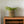 Plantenmand Abaca Groen 22x23cm op een houten tafel met een groene plant