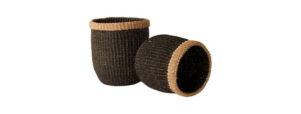 productfoto van 2 verschillende maten manden van abaca