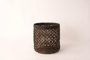 productfoto plantenmand abaca 22x23cm in zwart met naturel geknoopt