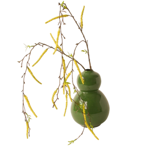 Groene vaas Linea met gele kunstbloemen takken, interieur decoratie