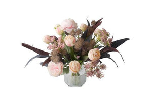 Kunstbloemen kort gebonden Zacht Roze bos Tulpen zacht roze Fluitekruid Roze kastanje Stone Ranoinkel Roze Tack Eucalyptus Grijs/ Rood op een glasvaas van helder glas