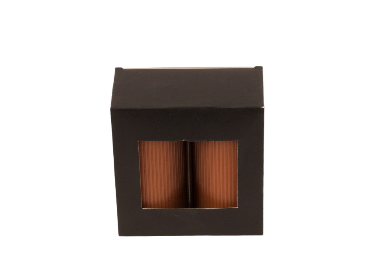 Stoepkaars met ribbel structuur 7x15cm Terra kleur in zwarte doos