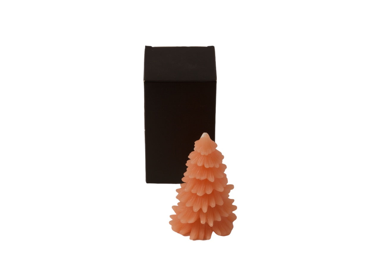 Kerstboom kaars 6x12cm in de kleur nut verpakt in een zwart geschenkdoosje