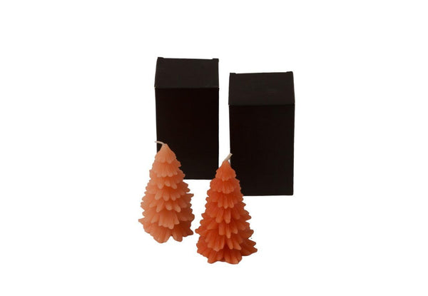 Kerstboom kaars 6x12cm in de kleur nut en oranje  met de zwarte geschenkverpakking