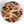 schaal metaal met rand met diameter 40cm met een witte basis en een print van tulpen in rood en roze - WinQ