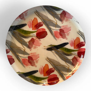 schaal metaal met rand met diameter 40cm met een witte basis en een print van tulpen in rood en roze - WinQ