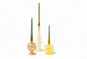 set van drie glazen kandelaren in bijpassende gele kleuren met kaarsen-WinQ