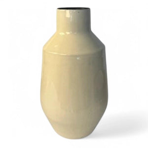 Productfoto van een hoge vaas in de maat 19x34cm in een glanzende off white kleur met opening van 8cm - WinQ