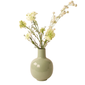 decoratie van een groene bolvormige vaas met een hoogte van 30cm en diameter 23m met boeket kunstbloemen - WinQ
