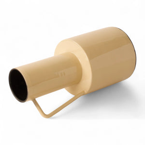 Productfoto van metalen vaas in de vorm van een kan met een handvat  in hoogglans beige 15x32cm voor kunstbloemen - WinQ