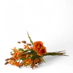 Liggend Veldboeket kunstbloe menin terra en oranje met diverse bloemen Hamamelis bruin,Bestak Terra, Gloriosia Oranje, Malva Oranje, Tulp Parrot Oranje , Allium Terra, Varenblad - WinQ