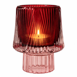 Waxinelichthouder glas donkerrood pink 8x10,5 cm op decoratieve glazen voet met brandende waxine- WinQ