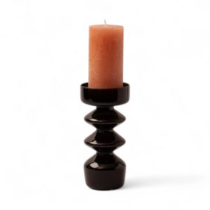 Kandelaar glas 5,5x7x15,5cm zwart met een stompkaars diameter 7cm in de kleur oranje - WinQ