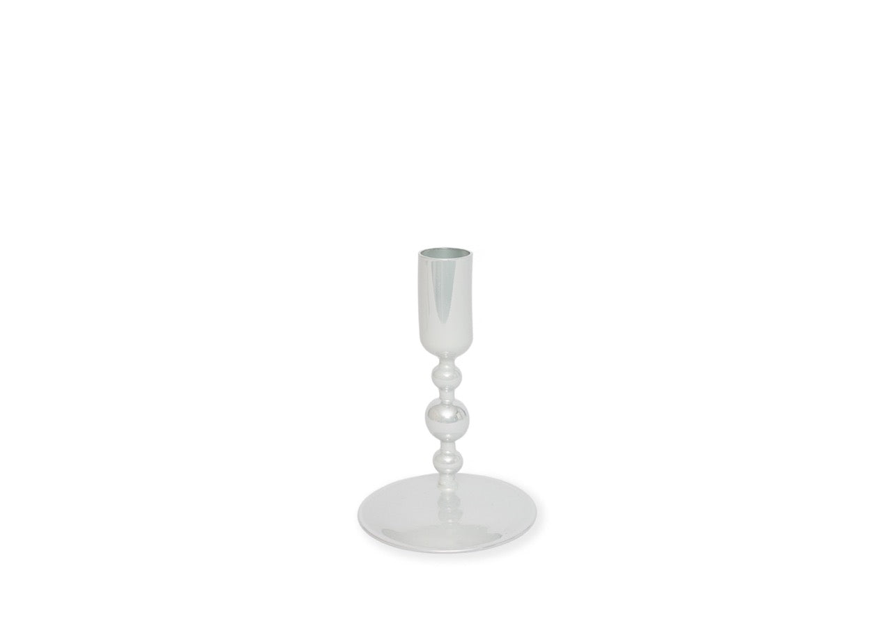 productfoto van een glaskandelaar in off white