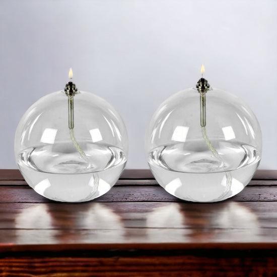 set van 2 olielampen met diameter 12cm  in bolvorm op houten tafel