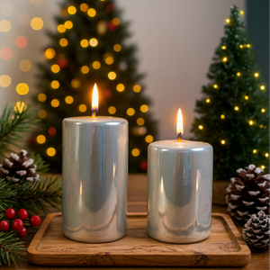 Set van 2 zilverkleurige olielampen op een houten onderbord in een kerstsfeer - WinQ