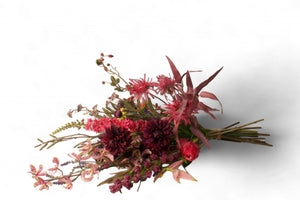 liggend kunstboeket van kunstbloemen in blauw lila en roze  - Winq